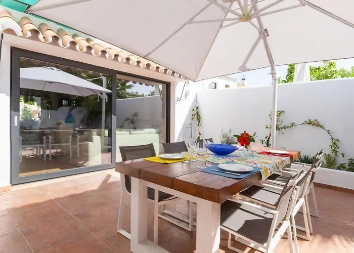 Pretty With 3 Bedroom In Puerto Banus マルベーリャ