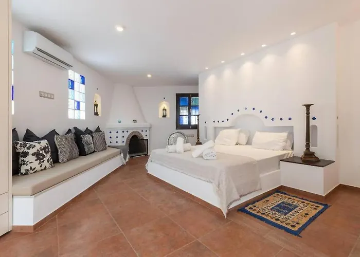 Pretty With 3 Bedroom In Puerto Banus فيلة