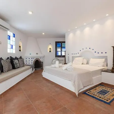 Pretty With 3 Bedroom In Puerto Banus Villa