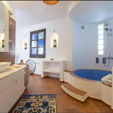 Pretty With 3 Bedroom In Puerto Banus