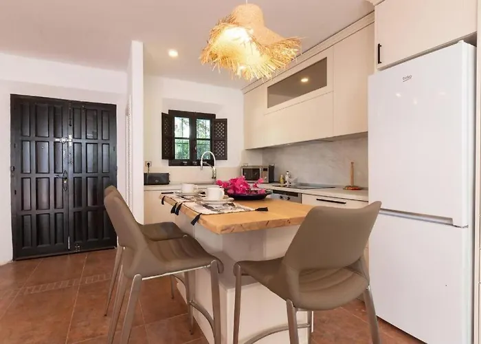 Pretty With 3 Bedroom In Puerto Banus Вілла Марбелья