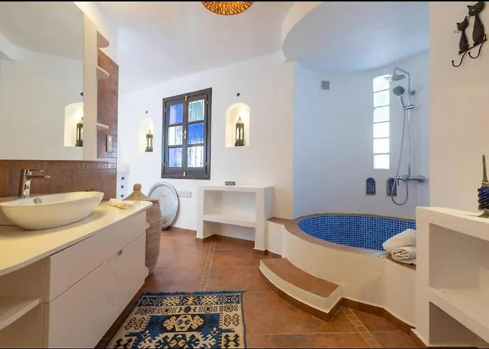 Pretty With 3 Bedroom In Puerto Banus